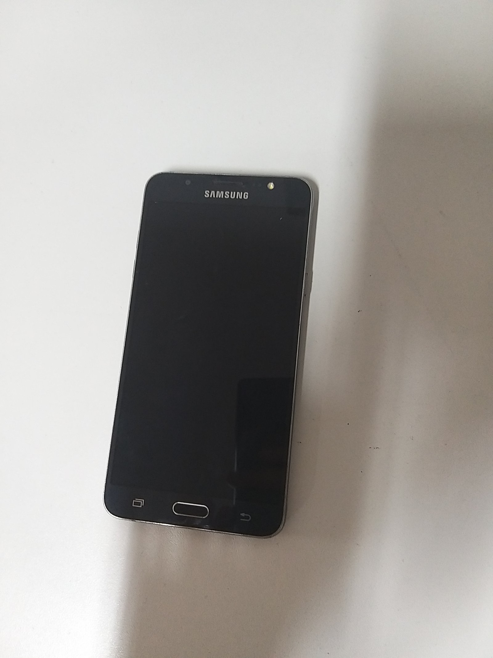 SAMSUNG GALAXY J7